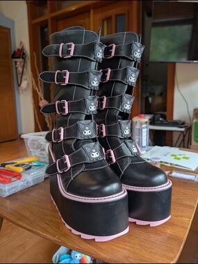 YRU Kuromi Dune Platform Buckle Boots